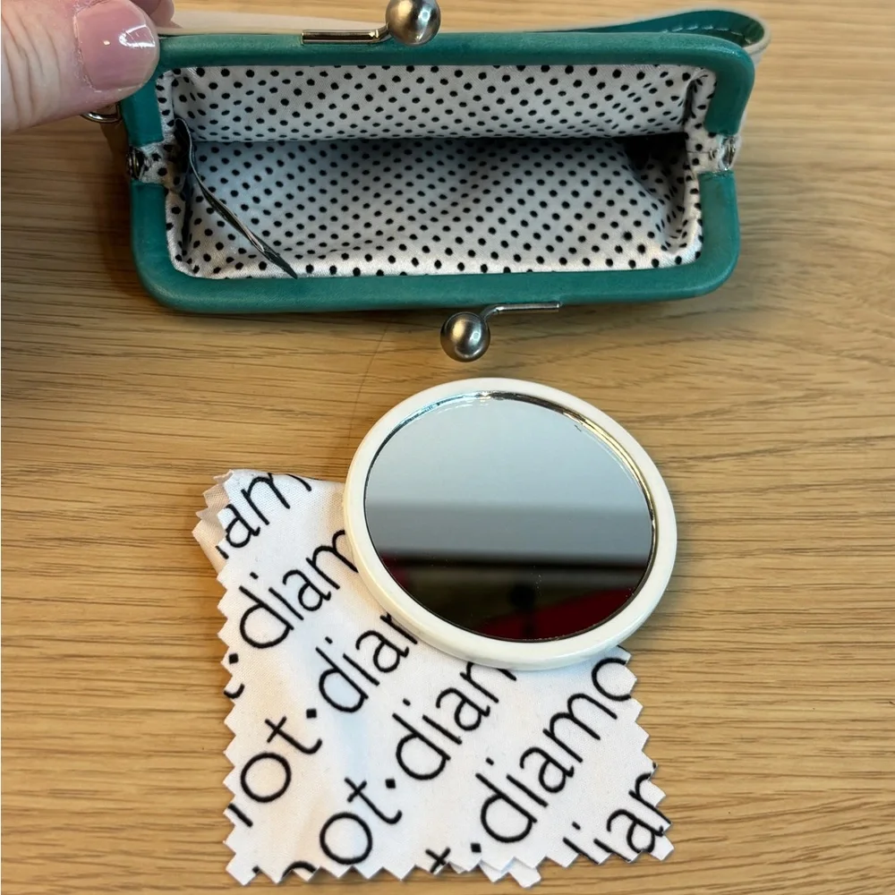 Liz Claiborne Leather Kiss Lock Wristlet Pouch‎ Cream Teal Polka Dot Lining